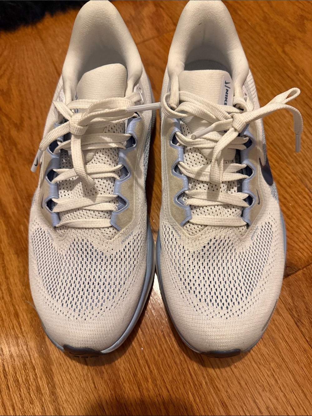Women’s Nike sneakers